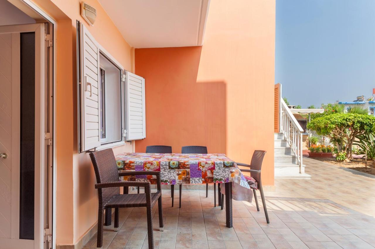 Christine Seaside Apartments In Chania Stalos Exterior photo